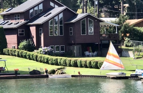 Bonney Lake House | Lake Tapps! LAKE FRONT Available for Booking