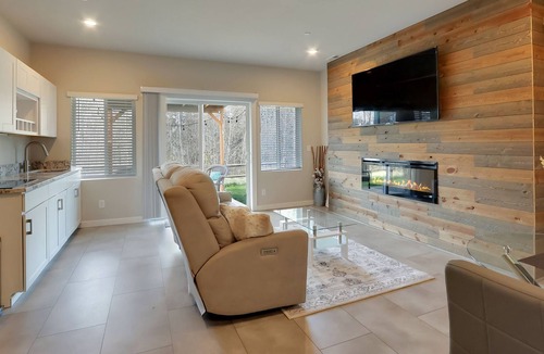 Bonney Lake Apartment | Lake Tapps Luxury Private Oasis