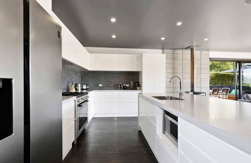 Lake Tarawera House | Lake Tarawera Gem Sum