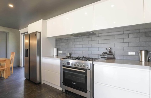 Lake Tarawera House | Lake Tarawera Gem Sum