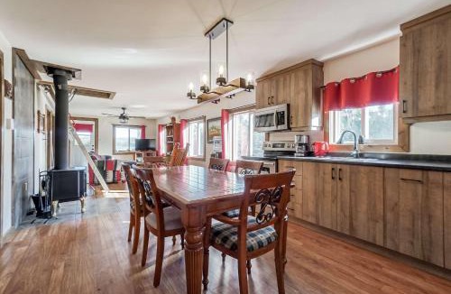Saint-Michel-des-Saints Ski Chalet | Lake Taureau Shore - Le Grand Manitou