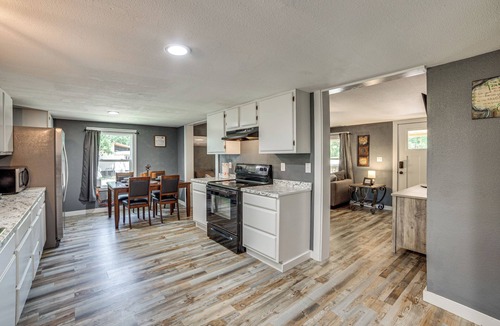 Wills Point House | Lake Tawakoni Basecamp: Covered Patio + Fire Pit!