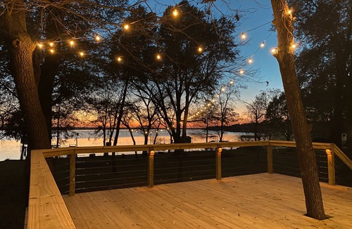 Quinlan Cottage | Lake Tawakoni Sunset Waterfront Cottage with private boat deck.