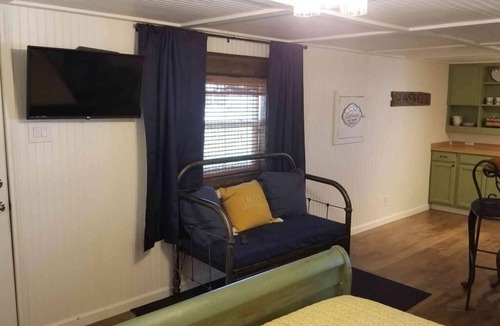 Mead Cabin | Lake Texoma cabin Sunshine Suite
