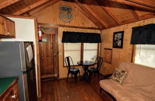 Mead Cabin | Lake Texoma Cedar Cabin - Kicks 66