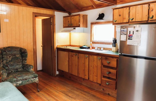 Mead Cabin | Lake Texoma Cedar Cabin - The Birds Nest