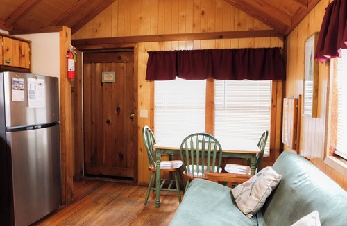 Mead Cabin | Lake Texoma Cedar Cabin - The Birds Nest