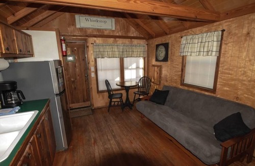 Mead Cabin | Lake Texoma Cedar Cabin - Whistle Stop