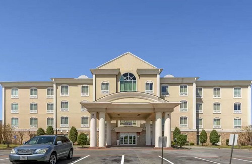 Denison Hotel | Lake Texoma Inn and Suites to match IHG