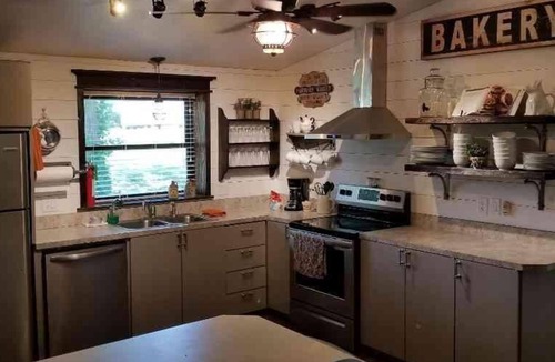Mead House | Lake Texoma Lakeside Cottage