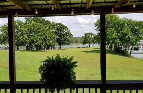 Mead House | Lake Texoma Lakeside Cottage