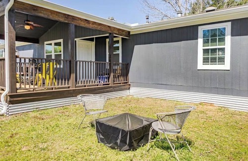 Gordonville House | Lake Texoma Retreat RV/Boat Parking