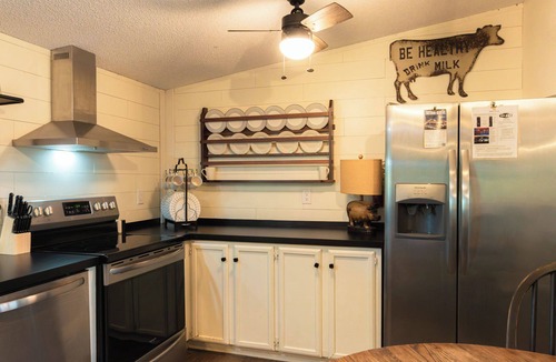 Mead House | Lake Texoma Vacation Home The Farm House