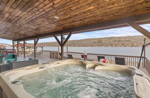 Branchport Cottage | Lake Therapy On Keuka | Lakefront | FLX | Hot Tub