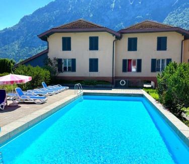 Darligen Apartment | Lake Thun Alps Scenic Views and Concierge by SwissHut