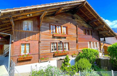 Darligen Apartment | Lake Thun Alps Scenic Views and Concierge by SwissHut