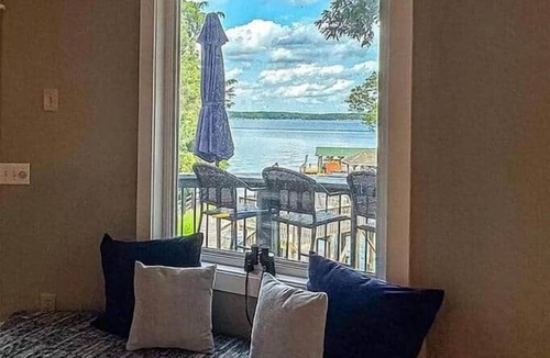 Norwood House | Lake Tillery with HOT TUB & long range view