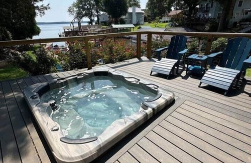 Norwood House | Lake Tillery with HOT TUB & long range view