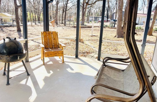 Pottsboro House | Lake time getaway blocks from Lake Texoma. Boat Launch 4 blocks -Pet Friendly