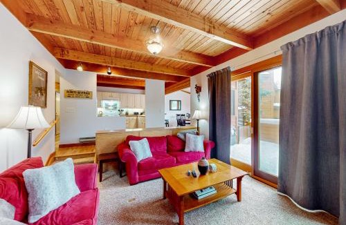 Keystone House | Lake to Mountain