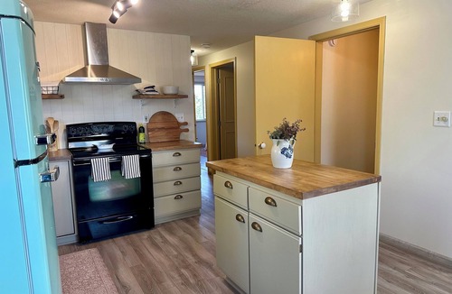 Downtown Kenosha House | Lake Town Beach Bungalow