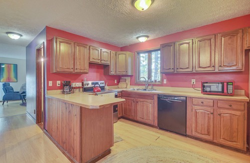 Fairfax House | Lake & Trail Access On-Site! Fairfax Hideaway