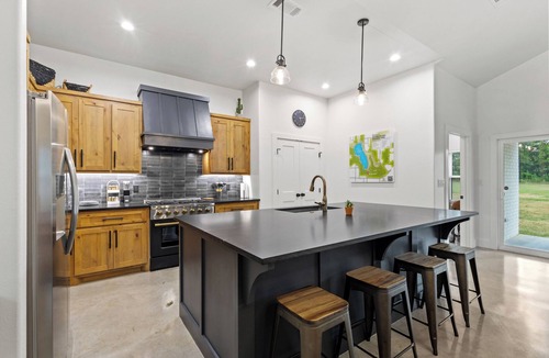 Denison House | Lake Trails - King Beds - Fast WiFi - Boat & RV Parking