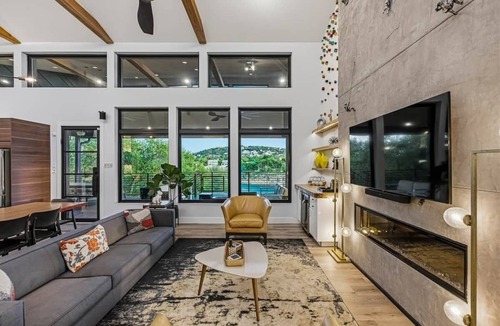 Briarcliff House | Lake Travis Birdhouse | Private Dock+Spa