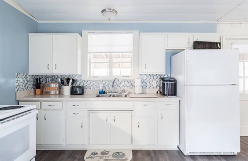 Oatmeal Cabin | Lake Travis Cabin | Swim Cove + Wine Trail Stay