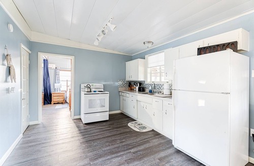 Oatmeal Cabin | Lake Travis Cabin | Swim Cove + Wine Trail Stay