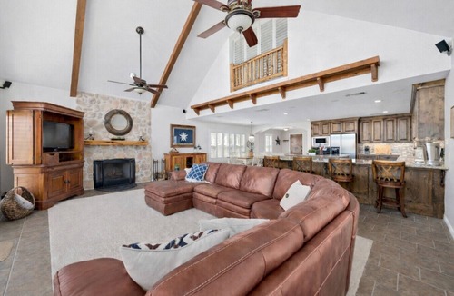 Spicewood House | Lake Travis Family Home With Hot Tub & Dock