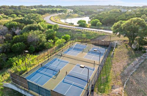 Spicewood House | Lake Travis Getaway - Pickleball - Grill - Firepit