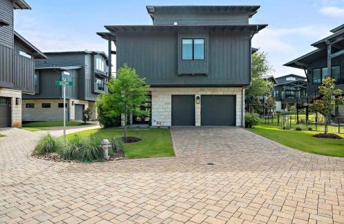 Spicewood House | Lake Travis Getaway - Pickleball - Grill - Firepit
