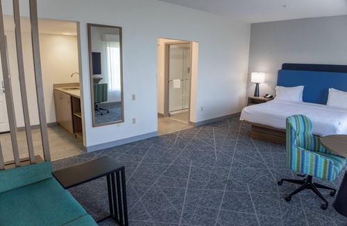 Lakeway Hotel | Lake Travis Getaway – King Studio w/Pool & Gym