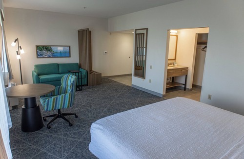 Lakeway Hotel | Lake Travis Getaway – King Studio w/Pool & Gym