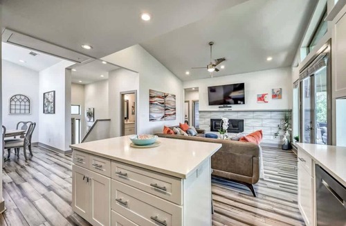 Point Venture House | Lake Travis Group Stay | Hot Tub, Pool & Fire Pit