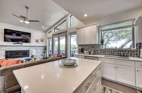 Point Venture House | Lake Travis Group Stay | Hot Tub, Pool & Fire Pit