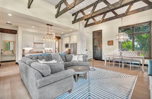 Spicewood Cottage | Lake Travis Home in Resort Community "The Reserve". Boats, kids & pets welcome!