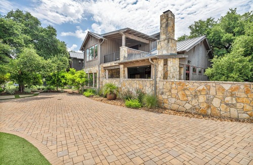 Spicewood Cottage | Lake Travis Home in Resort Community "The Reserve". Boats, kids & pets welcome!