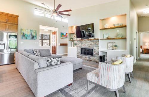Leander House | Lake Travis House w/Private Dock, Pool & Hot Tub!