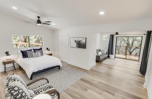 Lago Vista House | Lake Travis Valley View Retreat on 5 acres