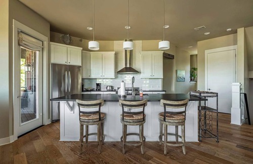 Spicewood Villa | Lake Travis Views | 5BR | BBQ | Pickleball