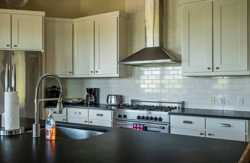 Spicewood Villa | Lake Travis Views | 5BR | BBQ | Pickleball