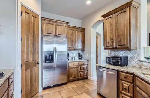 Lakeway Condo | 🌊 Lake Travis Views with Resort Pools | Lakeway Village Cove Escape 🌴