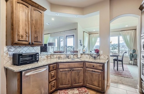 Lakeway Condo | 🌊 Lake Travis Views with Resort Pools | Lakeway Village Cove Escape 🌴