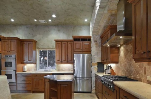 Oatmeal House | Lake Travis Waterfront, Pool, Pool Table, Shuffleboard, Ping Pong, Sleeps 25