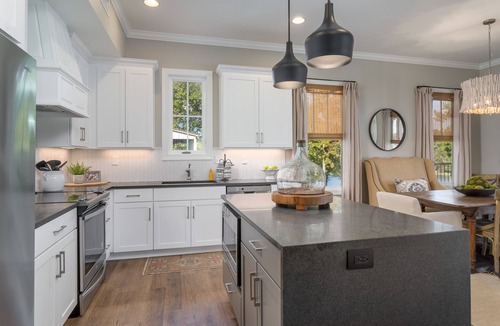 Northport Cottage | Lake Tuscaloosa Getaway! Perfect for Football Weekends!