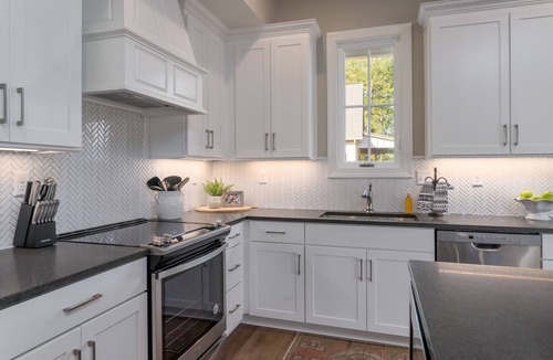 Northport Cottage | Lake Tuscaloosa Getaway! Perfect for Football Weekends!