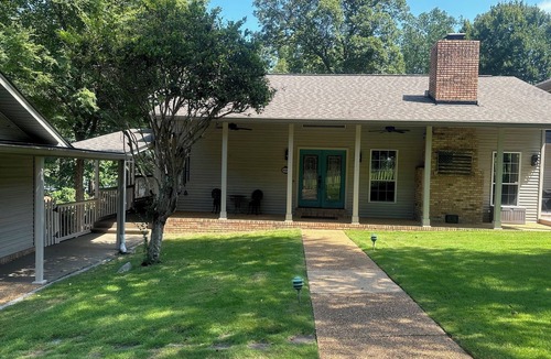 Northport House | Lake Tuscaloosa home on two acres. 12 miles to University of Alabama.