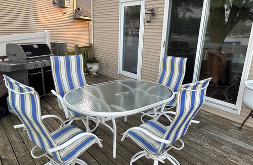 Haslett House | Lake Retreat